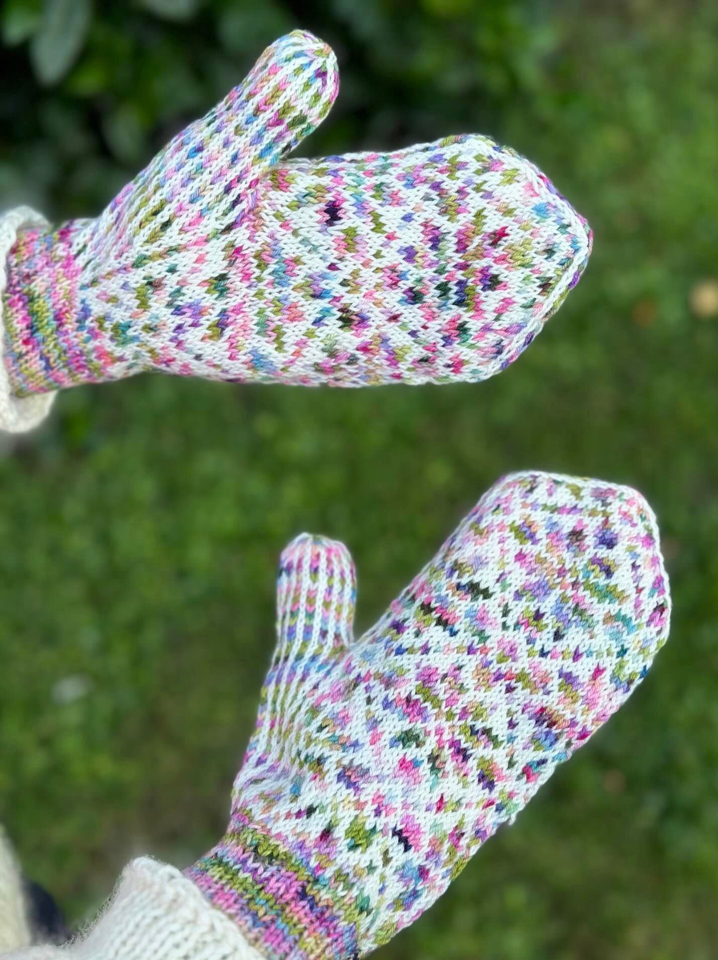 Nora Mittens af KnitLidt - View 2