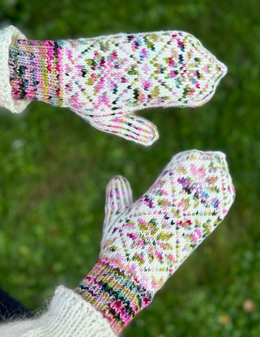 Nora Mittens winter edition af KnitLidt