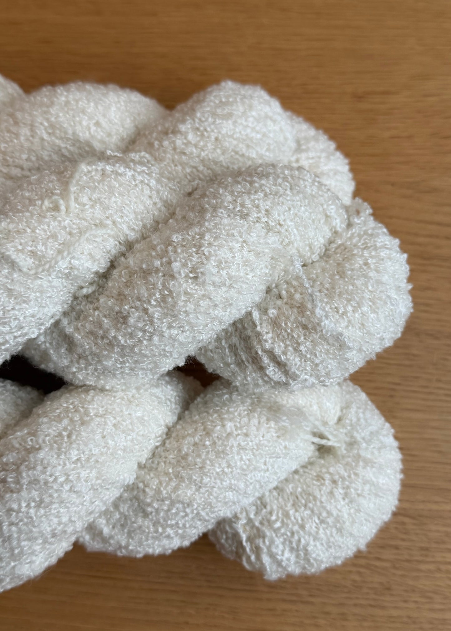 Silk Boucle - Ufarvet