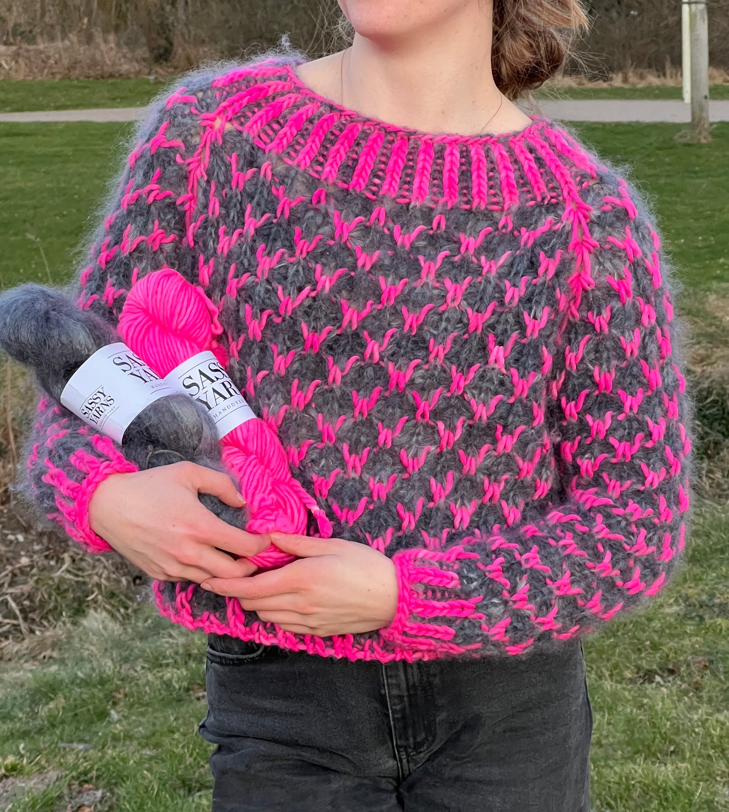 BEAR SWEATER AF PURE KNIT AND PURL – PINK/GRÅ
