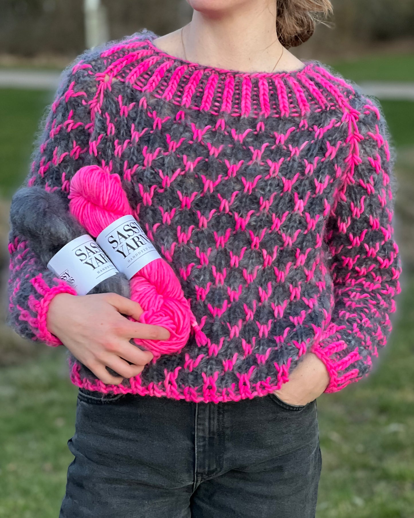 BEAR SWEATER AF PURE KNIT AND PURL – PINK/GRÅ